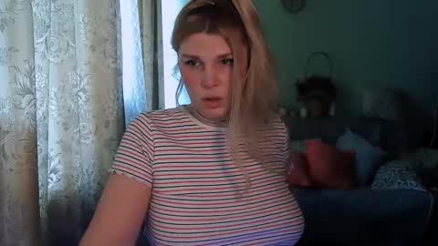 Snapshot of kudesnizza chatting on February 21, 10:28 am Annika MTF ts post -op online show from February 21, 10:28 am