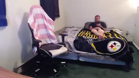 Snapshot of kuggy570 chatting on June 15, 12:02 am Kuggy online show from June 15, 12:02 am
