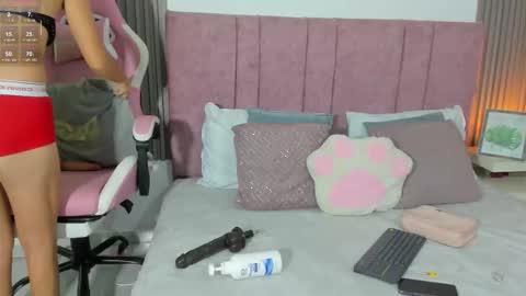 Snapshot of kuitty_sara chatting on December 5, 12:14 pm SARA online show from December 5, 12:14 pm