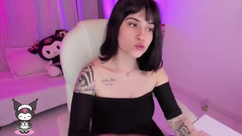 Snapshot of kuritoo_ chatting on December 19, 2:18 am online show from December 19, 2:18 am