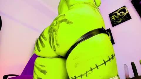 Snapshot of kuromi_bush chatting on May 17, 4:03 pm IM KUROMI - MY NEXT STREAM - SATURDAY- 31 JANUARY 2026 - 10PM EST DONT MISS IT online show from May 17, 4:03 pm