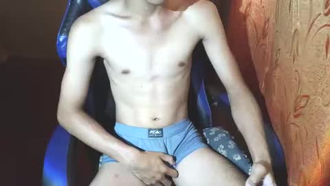 kurtxxx07 online show from November 19, 3:39 am