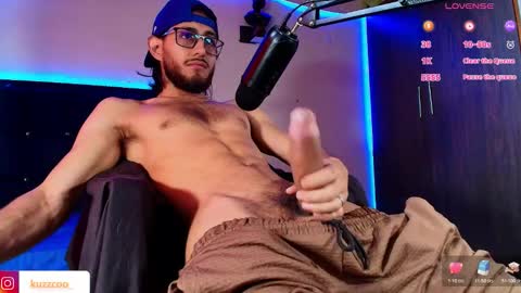 kuzzcoo online show from November 5, 5:46 pm