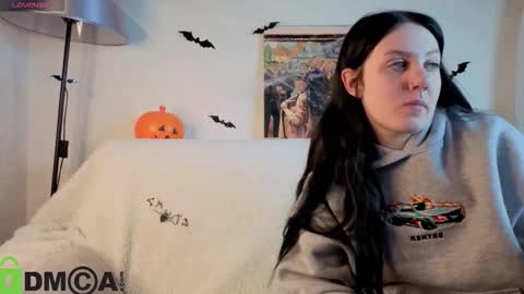 Snapshot of kvetachka chatting on October 26, 1:44 am Kvetachka Thu-Sun 0900am-1500pmGTM2 online show from October 26, 1:44 am