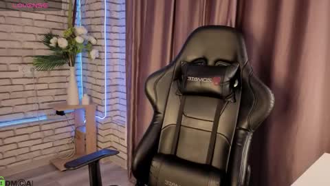 Snapshot of kvetachka chatting on December 2, 12:49 am Kvetachka Thu-Sun 0900am-1500pmGTM2 online show from December 2, 12:49 am