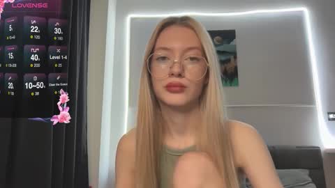 Snapshot of kvetapin chatting on February 9, 12:20 pm Bella and Alexandra online show from February 9, 12:20 pm