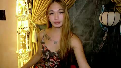 Snapshot of kween_romance chatting on October 12, 3:49 am Kween online show from October 12, 3:49 am