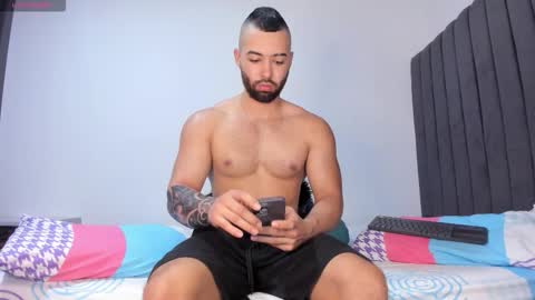 Snapshot of kyle_collinz chatting on November 5, 10:21 pm Kyle collinz online show from November 5, 10:21 pm