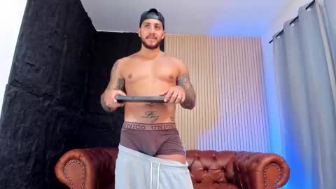 kylenorth_ online show from March 18, 8:01 pm