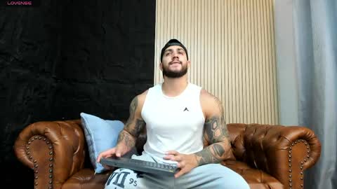 kylenorth_ online show from May 1, 12:54 pm