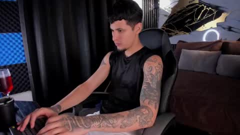 kylesmithx_ online show from February 13, 4:08 am