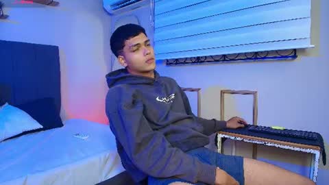 Kyliam online show from July 12, 9:39 pm