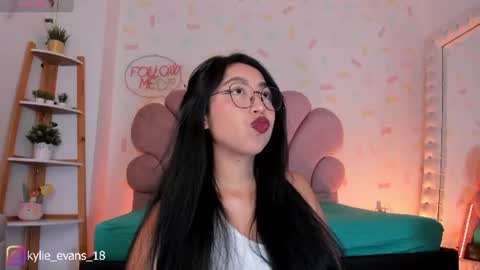 Kylie online show from July 5, 4:36 pm