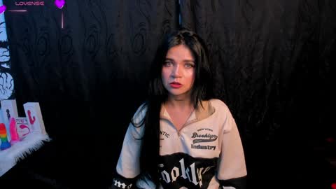 Snapshot of kylie_foxx1 chatting on December 28, 1:29 am submissive demon Please help me to reach 500 thumbs up online show from December 28, 1:29 am