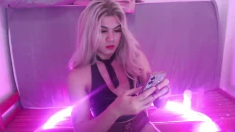 kylie_ish online show from August 3, 5:16 pm