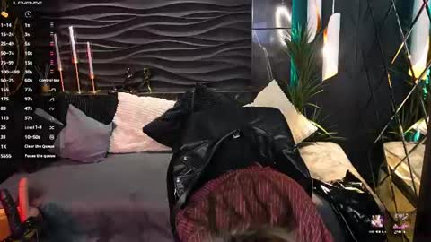 Kylie online show from June 10, 1:43 pm
