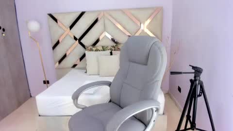 Kylie Reyes  online show from May 5, 7:22 pm
