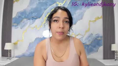 Snapshot of kylieandjhonny chatting on October 1, 7:20 pm Kaylie And Jhony online show from October 1, 7:20 pm