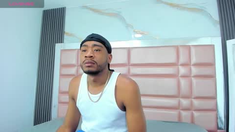 Snapshot of kylieandjhonny chatting on December 16, 3:17 pm Kaylie And Jhony online show from December 16, 3:17 pm