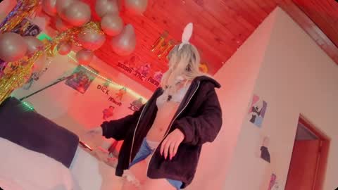 Snapshot of kyliekandy chatting on January 24, 9:58 pm online show from January 24, 9:58 pm