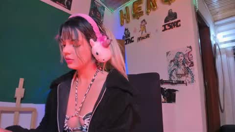 Snapshot of kyliekandy chatting on September 11, 12:22 am online show from September 11, 12:22 am