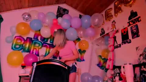 Snapshot of kyliekandy chatting on November 20, 9:25 pm online show from November 20, 9:25 pm