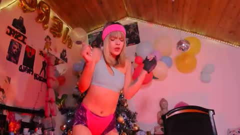 Snapshot of kyliekandy chatting on November 29, 12:57 am online show from November 29, 12:57 am