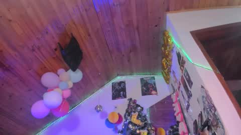 Snapshot of kyliekandy chatting on December 19, 11:12 pm online show from December 19, 11:12 pm