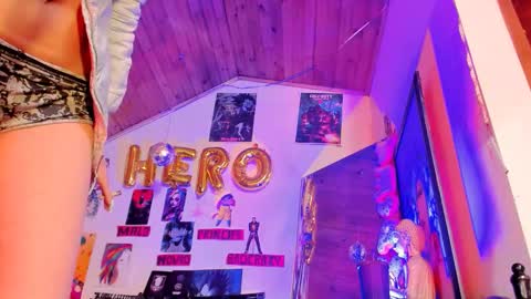 Snapshot of kyliekandy chatting on February 9, 1:31 am online show from February 9, 1:31 am