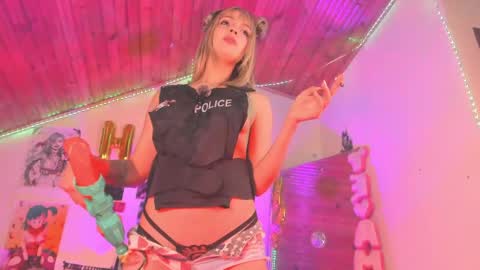 Snapshot of kyliekandy chatting on April 10, 11:31 pm online show from April 10, 11:31 pm