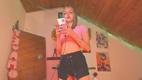 Snapshot of kyliekandy chatting on April 20, 6:09 pm online show from April 20, 6:09 pm