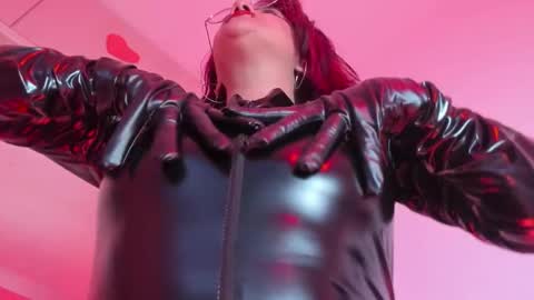 Snapshot of kyliemaxwell chatting on October 23, 8:51 pm K Y L I E online show from October 23, 8:51 pm