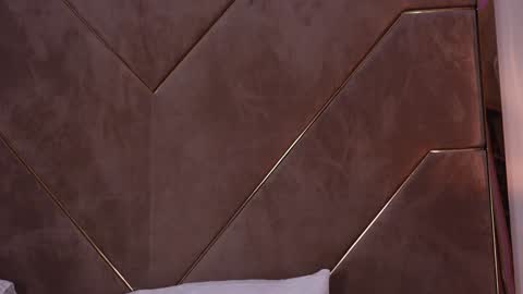 Snapshot of kylievee chatting on December 8, 7:47 am Kylie online show from December 8, 7:47 am