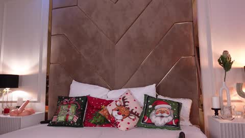 Snapshot of kylievee chatting on December 9, 7:50 am Kylie online show from December 9, 7:50 am