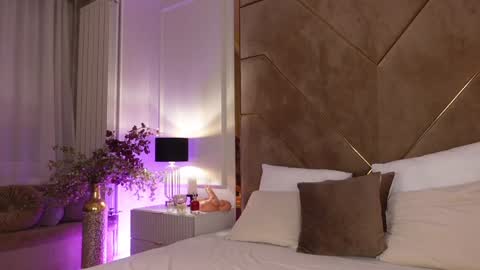 Snapshot of kylievee chatting on January 28, 4:18 am Kylie online show from January 28, 4:18 am