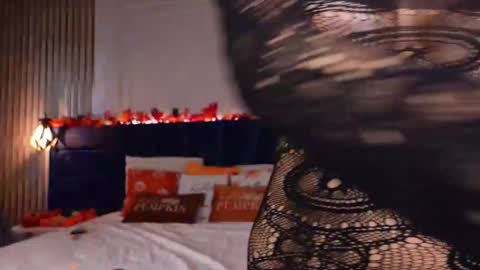 Snapshot of kylievee chatting on October 20, 8:37 am Kylie online show from October 20, 8:37 am