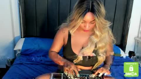 Snapshot of kyliewhiteboobs chatting on April 7, 10:20 pm kylie white boobs online show from April 7, 10:20 pm