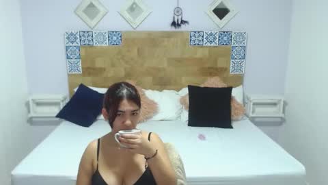 Snapshot of kyliiebaker chatting on January 17, 10:22 am Kylie online show from January 17, 10:22 am
