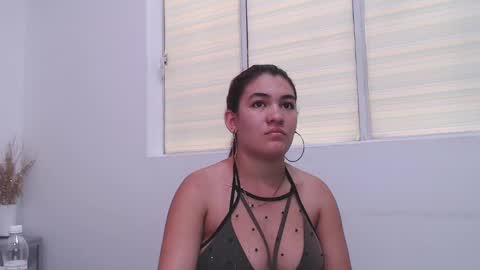 Snapshot of kyliiebaker chatting on February 6, 8:56 pm Kylie online show from February 6, 8:56 pm