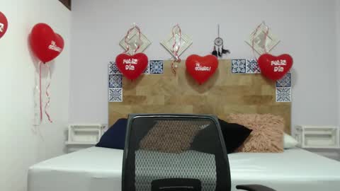 Snapshot of kyliiebaker chatting on February 15, 7:27 am Kylie online show from February 15, 7:27 am