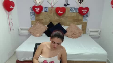 Snapshot of kyliiebaker chatting on February 16, 3:05 pm Kylie online show from February 16, 3:05 pm