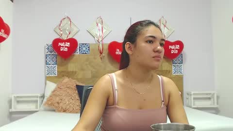 Snapshot of kyliiebaker chatting on February 20, 11:42 am Kylie online show from February 20, 11:42 am