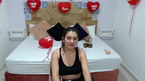 Snapshot of kyliiebaker chatting on February 23, 2:04 pm Kylie online show from February 23, 2:04 pm