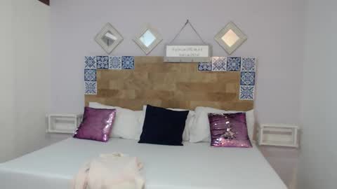 Kylie online show from December 20, 10:55 am