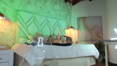 Snapshot of kylle_2050 chatting on October 30, 11:22 am Kyle online show from October 30, 11:22 am