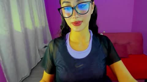 Snapshot of kymgiraldo8 chatting on November 25, 5:18 am Kym Giraldo online show from November 25, 5:18 am
