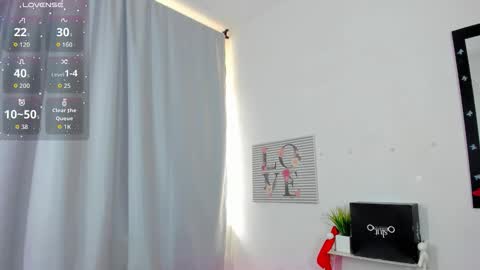 Alejandra online show from December 5, 7:10 pm