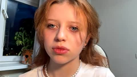 Snapshot of kyragraise chatting on May 24, 6:35 pm Kira online show from May 24, 6:35 pm