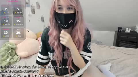 Snapshot of kyrawildofficial chatting on November 30, 6:17 am Kyra Wild online show from November 30, 6:17 am