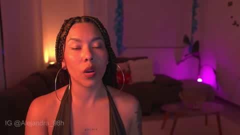 schedule 300 pm - 1100pm colombia time online show from December 18, 1:22 am